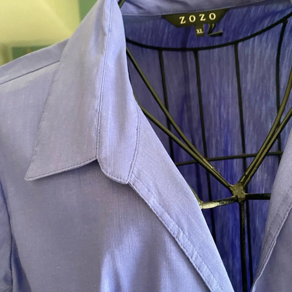 Gorgeous periwinkle blouse - Picture 6 of 8